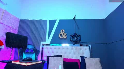 alexa andherson online show from December 24, 11:38 am