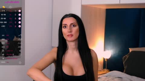 Snapshot of alexa_clarks chatting on December 4, 7:12 pm Alexa online show from December 4, 7:12 pm