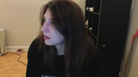 Snapshot of alexa_dream chatting on December 28, 3:04 am dont be afraid to click social media link its  working  just click on that  online show from December 28, 3:04 am