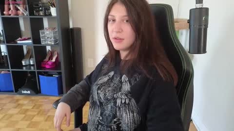 Snapshot of alexa_dream chatting on September 10, 9:26 pm dont be afraid to click social media link its  working  just click on that  online show from September 10, 9:26 pm