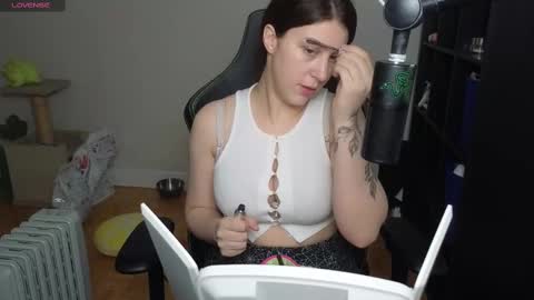 Snapshot of alexa_dream chatting on February 19, 12:25 am dont be afraid to click social media link its  working  just click on that  online show from February 19, 12:25 am