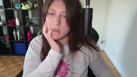 Snapshot of alexa_dream chatting on October 15, 9:50 pm dont be afraid to click social media link its  working  just click on that  online show from October 15, 9:50 pm