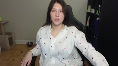 Snapshot of alexa_dream chatting on February 2, 2:27 am dont be afraid to click social media link its  working  just click on that  online show from February 2, 2:27 am