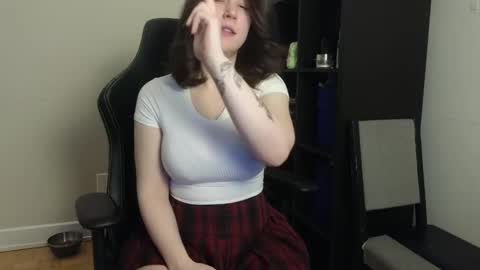 Snapshot of alexa_dream chatting on January 30, 12:50 am dont be afraid to click social media link its  working  just click on that  online show from January 30, 12:50 am