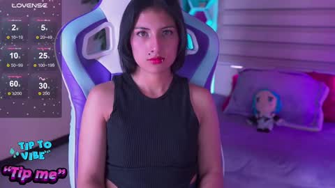 Snapshot of alexa_grey_1 chatting on January 13, 7:53 pm alexa online show from January 13, 7:53 pm