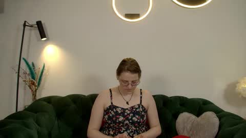 AlexaAvery online show from May 15, 1:14 pm
