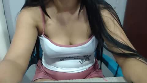 Snapshot of alexahot697 chatting on January 18, 11:33 pm alexa online show from January 18, 11:33 pm