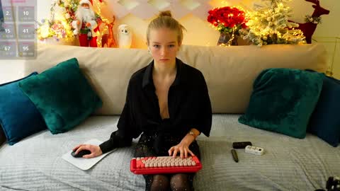 Alexandra Demore online show from December 22, 9:42 pm