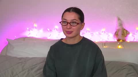 AlexandraBloom online show from December 17, 6:53 pm