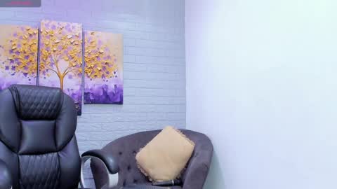 Snapshot of alexandrade_ chatting on October 25, 12:13 pm     online show from October 25, 12:13 pm