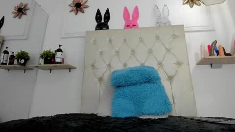 Alexa Smith  online show from January 5, 4:16 pm
