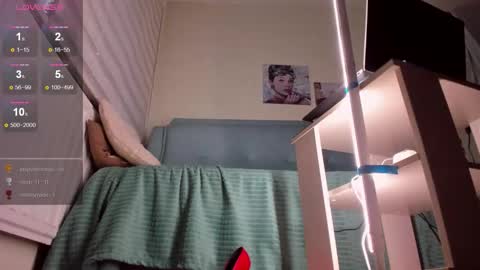 Snapshot of alexastevens chatting on November 1, 8:29 am AlexaStevens online show from November 1, 8:29 am