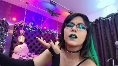 Snapshot of alexhoe_ chatting on December 19, 6:45 pm Alex online show from December 19, 6:45 pm