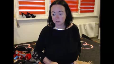 Snapshot of alexie33 chatting on October 26, 9:27 am alexie33 online show from October 26, 9:27 am