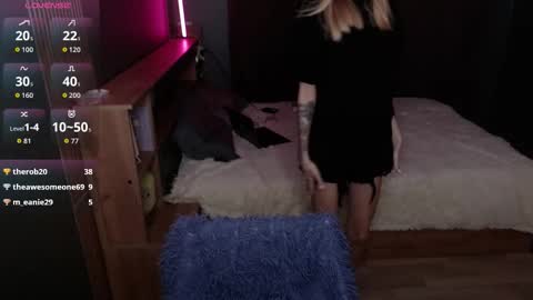 Snapshot of alexis_winx chatting on October 25, 6:59 pm Alexis online show from October 25, 6:59 pm