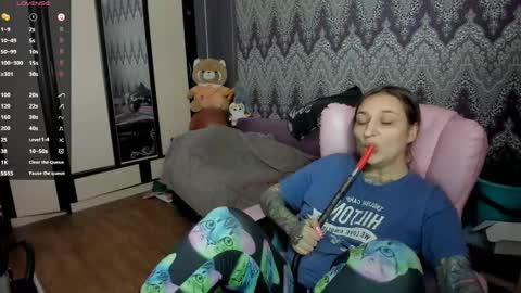 Snapshot of alexracc00n chatting on January 21, 2:54 am Alex online show from January 21, 2:54 am