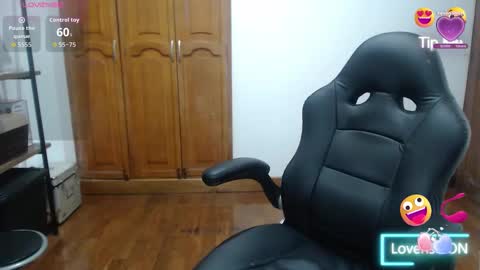 Snapshot of alexxandra20 chatting on October 21, 4:16 am alexa online show from October 21, 4:16 am