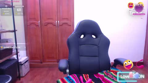 Snapshot of alexxandra20 chatting on October 3, 5:34 am alexa online show from October 3, 5:34 am