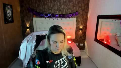 alezzafox__ online show from October 27, 4:30 am