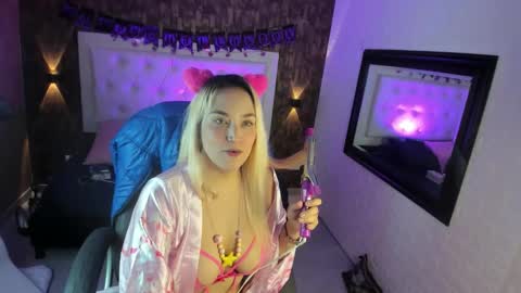 alezzafox__ online show from October 11, 7:02 am