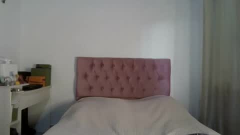 Snapshot of alia054 chatting on February 13, 5:11 pm Alia  online show from February 13, 5:11 pm