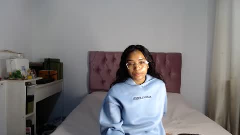 Snapshot of alia054 chatting on September 27, 3:52 pm Alia  online show from September 27, 3:52 pm