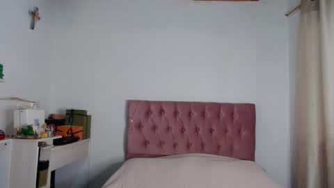 Snapshot of alia054 chatting on October 6, 12:33 pm Alia  online show from October 6, 12:33 pm