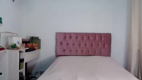 Snapshot of alia054 chatting on October 17, 12:41 pm Alia  online show from October 17, 12:41 pm