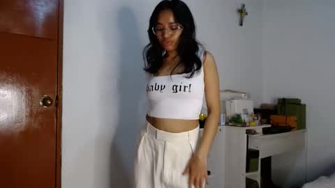 Snapshot of alia054 chatting on September 18, 12:58 pm Alia  online show from September 18, 12:58 pm