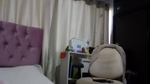 Snapshot of alia054 chatting on December 11, 12:34 pm Alia  online show from December 11, 12:34 pm