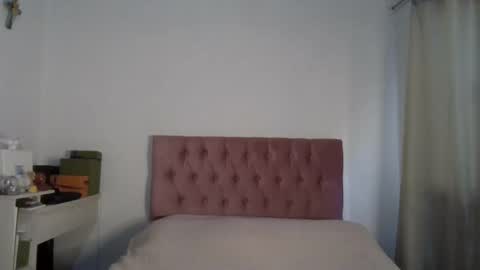 Snapshot of alia054 chatting on January 17, 12:52 pm Alia  online show from January 17, 12:52 pm