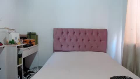 Snapshot of alia054 chatting on October 15, 12:19 pm Alia  online show from October 15, 12:19 pm