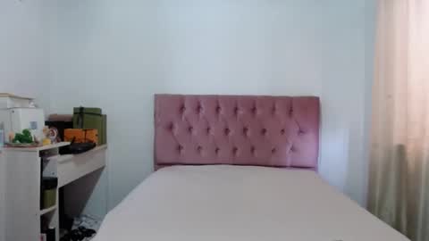 Snapshot of alia054 chatting on September 11, 12:27 pm Alia  online show from September 11, 12:27 pm