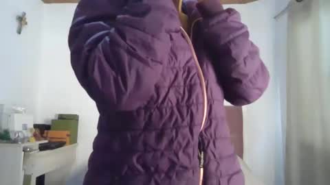 Snapshot of alia054 chatting on February 18, 12:39 pm Alia  online show from February 18, 12:39 pm