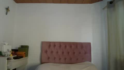 Snapshot of alia054 chatting on January 27, 12:58 pm Alia  online show from January 27, 12:58 pm