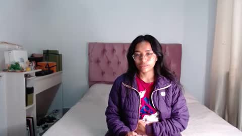 Snapshot of alia054 chatting on October 10, 2:44 pm Alia  online show from October 10, 2:44 pm