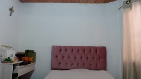 Snapshot of alia054 chatting on September 13, 12:35 pm Alia  online show from September 13, 12:35 pm