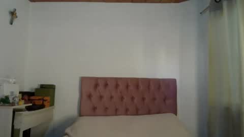 Snapshot of alia054 chatting on February 19, 12:44 pm Alia  online show from February 19, 12:44 pm