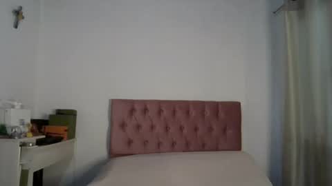 Snapshot of alia054 chatting on February 14, 12:47 pm Alia  online show from February 14, 12:47 pm