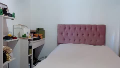 Snapshot of alia054 chatting on October 22, 12:10 pm Alia  online show from October 22, 12:10 pm