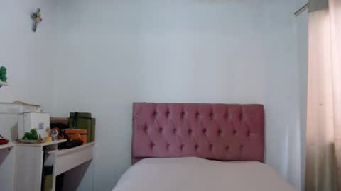 Snapshot of alia054 chatting on October 27, 12:33 pm Alia  online show from October 27, 12:33 pm