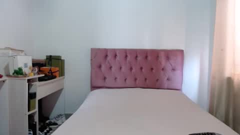 Snapshot of alia054 chatting on October 16, 12:30 pm Alia  online show from October 16, 12:30 pm