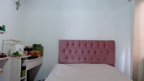 Snapshot of alia054 chatting on October 7, 12:42 pm Alia  online show from October 7, 12:42 pm