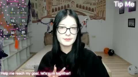 Snapshot of alicamoons chatting on November 1, 6:50 am Alica online show from November 1, 6:50 am