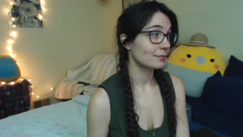 Snapshot of alice_asks chatting on January 17, 11:51 pm Alice Asks online show from January 17, 11:51 pm