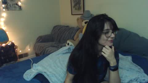 Snapshot of alice_asks chatting on December 14, 4:34 am Alice Asks online show from December 14, 4:34 am