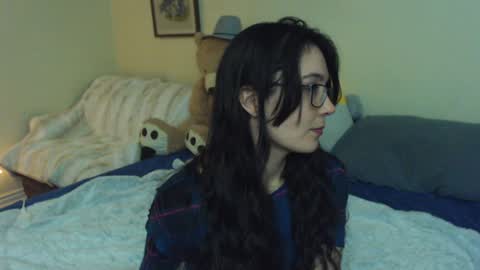 Snapshot of alice_asks chatting on February 5, 3:02 am Alice Asks online show from February 5, 3:02 am