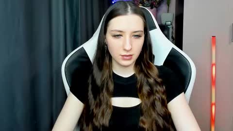 Snapshot of alice_bailey chatting on October 31, 12:42 pm Alice online show from October 31, 12:42 pm