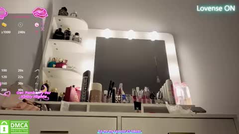 A R Y A  T I A online show from February 6, 8:23 pm