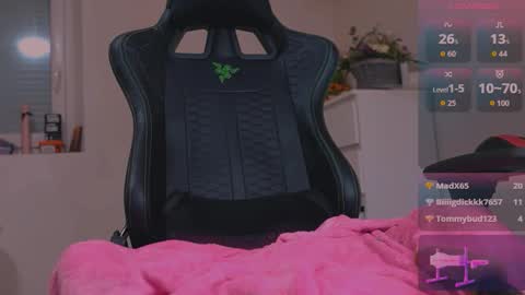 alice_davidson_ online show from December 3, 7:16 pm